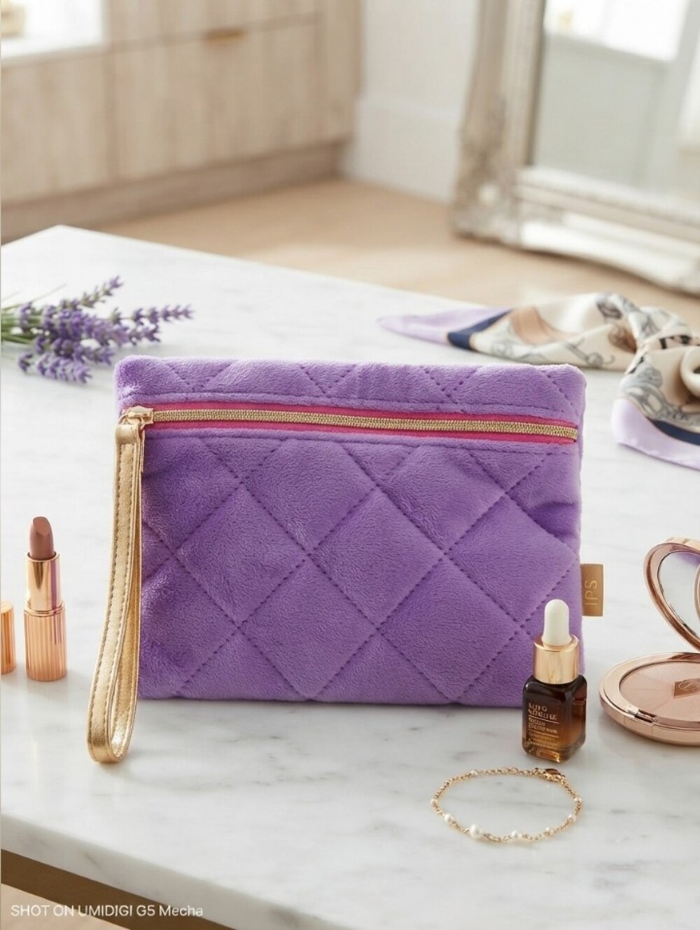 Plush Quilted Wristlet Cosmetic Bag in Lavender Purple 💜
